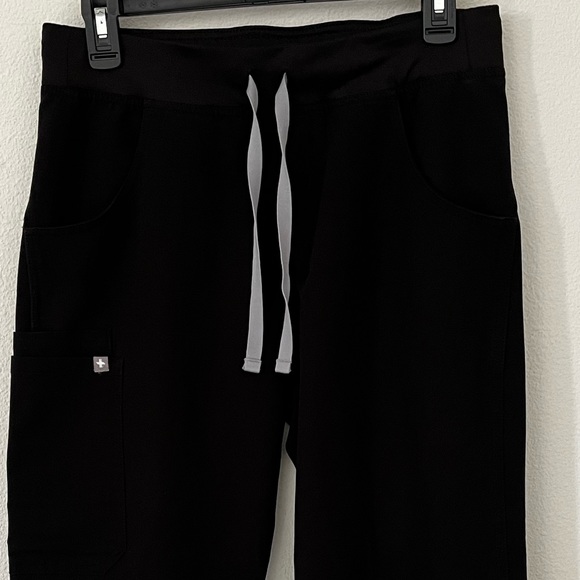 Figs Livingston scrub pants with side pockets - Picture 2 of 6